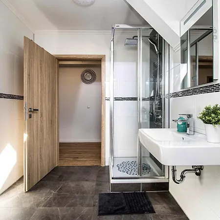 Apartment 7 068 *